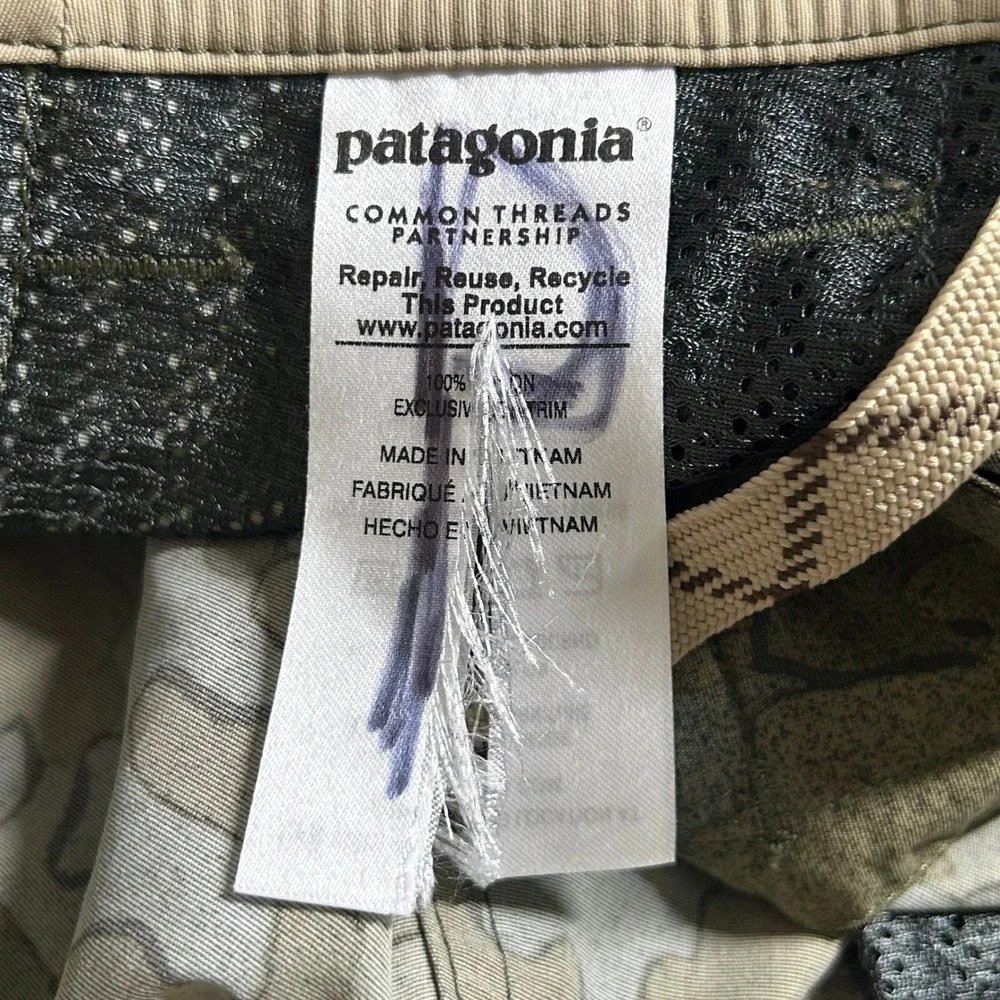 Patagonia Men's Wavefarer Cargo Green Camo Unlined Board Shorts 29 Swim Trunks